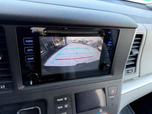 Used 2016 Toyota Sienna LE image 23