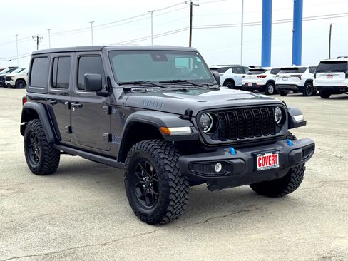 Used 2024 Jeep Wrangler Unlimited image 5