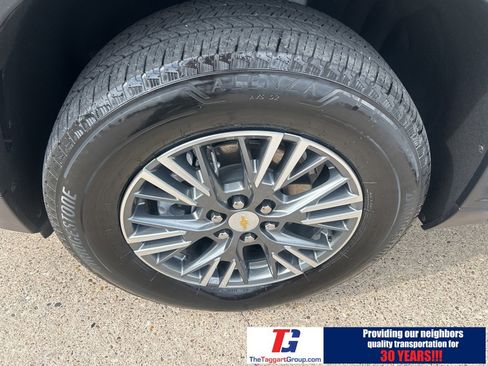 Used 2025 Chevrolet Traverse LT image 13