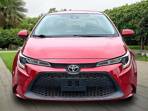 Used 2021 Toyota Corolla LE FWD image 2