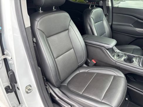 Used 2023 GMC Acadia SLT FWD image 51