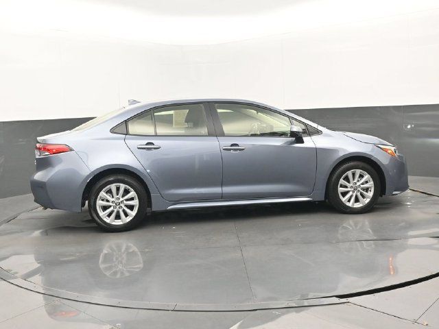 Used 2026 Toyota Corolla LE w/ LE Premium Package FWD image 2