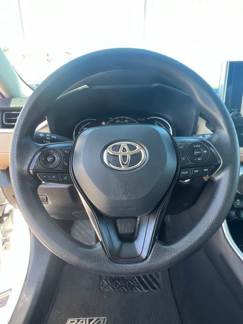 Used 2025 Toyota RAV4 XLE AWD/4WD image 10