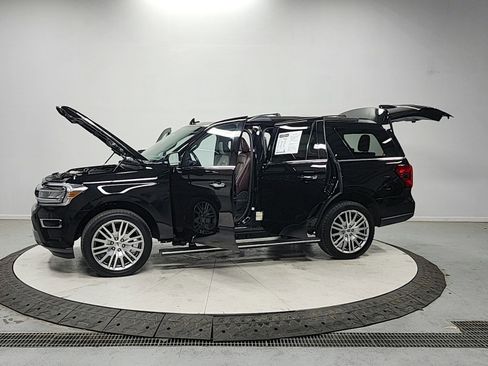 Used 2024 Ford Expedition Limited AWD/4WD image 12