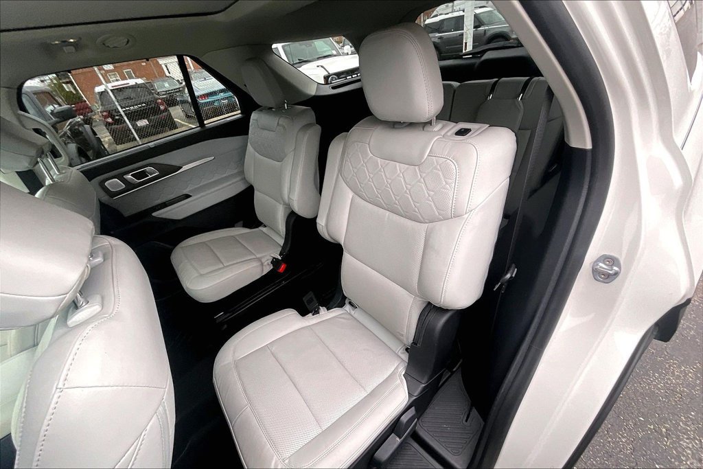 Used 2025 Ford Explorer Platinum w/ Ultimate Package AWD/4WD image 25