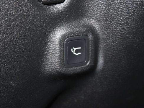Used 2018 Jeep Compass Trailhawk w/ Leather Interior Group AWD/4WD image 18