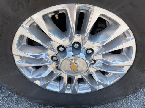 Used 2023 Chevrolet Silverado 2500 High Country w/ Z71 Off-Road Package AWD/4WD image 19