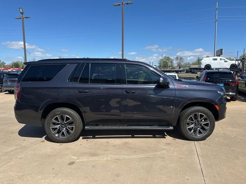 Used 2023 Chevrolet Tahoe Z71 w/ Luxury Package AWD/4WD image 4
