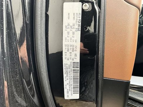 Used 2019 Chrysler Pacifica Limited w/ Tire & Wheel Group FWD image 38