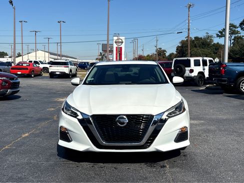 Used 2021 Nissan Altima 2.5 SV w/ SV Premium Package image 2
