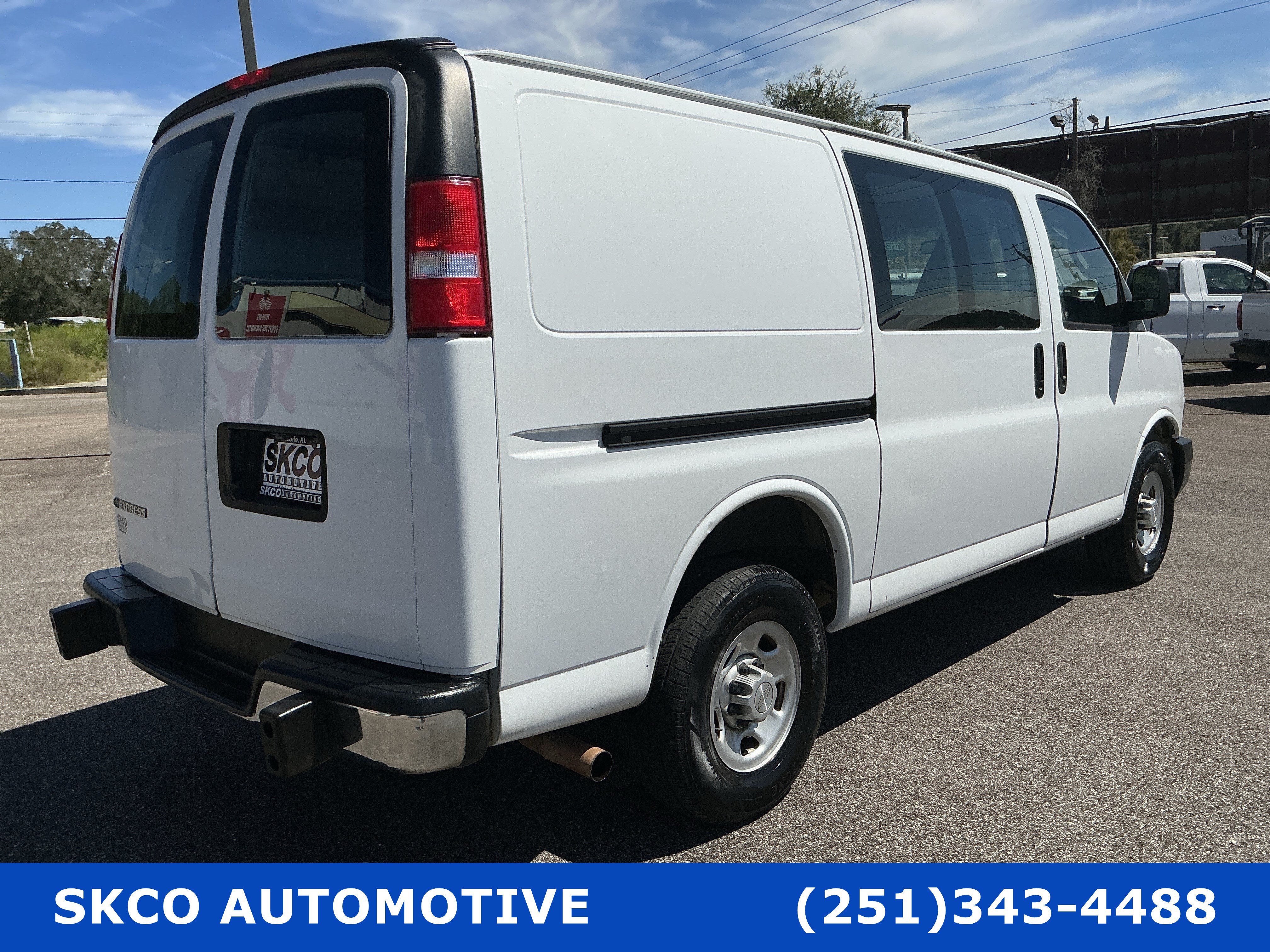 Used 2019 Chevrolet Express 2500 w/ Driver Convenience Package RWD image 5