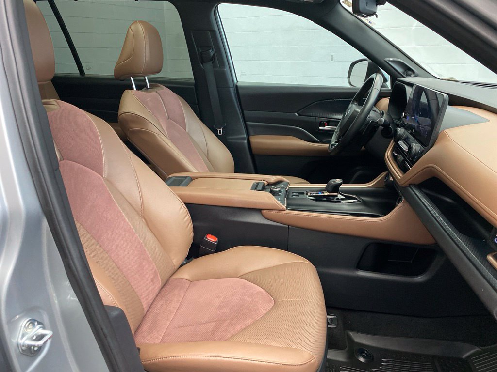Used 2024 Toyota Grand Highlander AWD Hybrid image 25