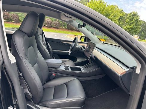 Used 2024 Tesla Model Y 2WD image 54