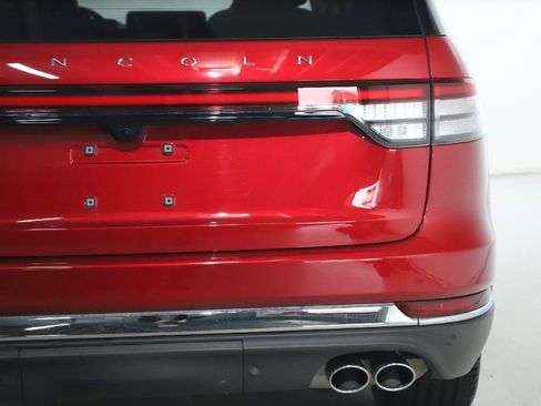 Certified 2025 Lincoln Aviator Reserve w/ Equipment Group 201A image 44