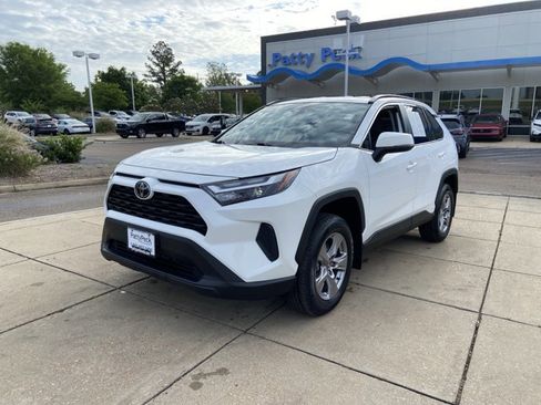 Used 2025 Toyota RAV4 XLE image 4