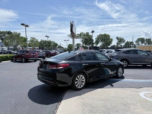 Used 2016 Kia Optima LX w/ Option Group 014 FWD image 4