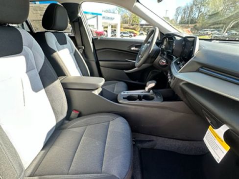 New 2026 Chevrolet Trax LS w/ LS Convenience Package FWD image 17