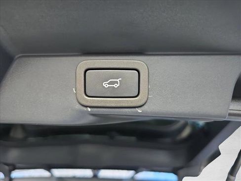 Certified 2022 Land Rover Range Rover Sport SVR image 7