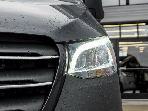 Used 2025 Mercedes-Benz Sprinter 2500 image 7