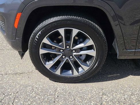 Used 2023 Jeep Grand Cherokee Overland w/ Luxury Tech Group IV AWD/4WD image 2