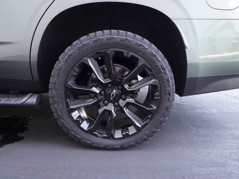 Used 2023 Chevrolet Tahoe Z71 w/ Luxury Package AWD/4WD image 33