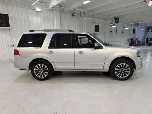 Used 2015 Lincoln Navigator 2WD image 6