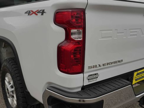 Used 2025 Chevrolet Silverado 2500 LT w/ Convenience Package AWD/4WD image 8