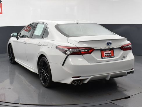 Used 2022 Toyota Camry XSE FWD image 3
