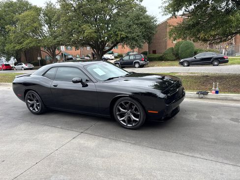 Used 2019 Dodge Challenger R/T image 7