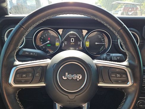 Used 2021 Jeep Wrangler Unlimited Sahara w/ Dual Top Group AWD/4WD image 20