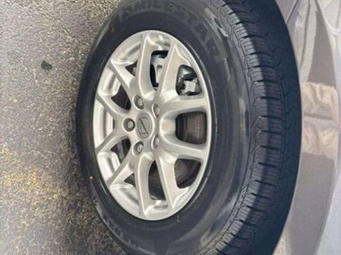 Used 2023 Chrysler Pacifica Touring-L image 16