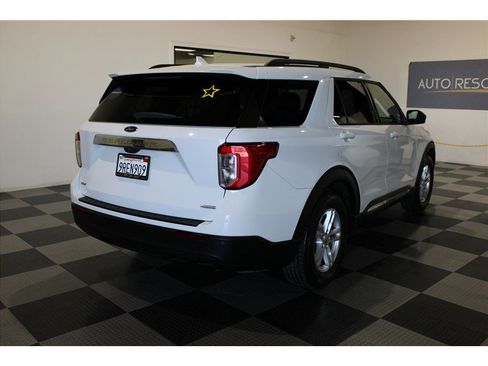 Used 2020 Ford Explorer XLT image 8