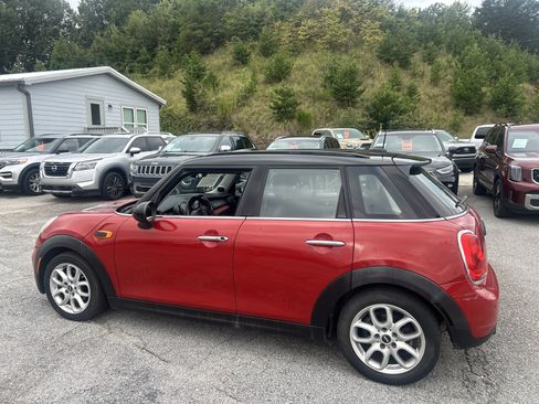 Used 2016 MINI Cooper 4-Door Hardtop FWD image 3