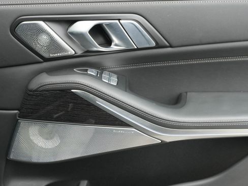 Certified 2025 BMW X7 M60i image 28