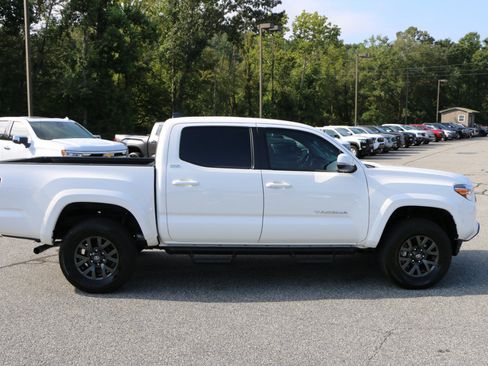 Used 2023 Toyota Tacoma SR5 w/ Technology Package AWD/4WD image 9