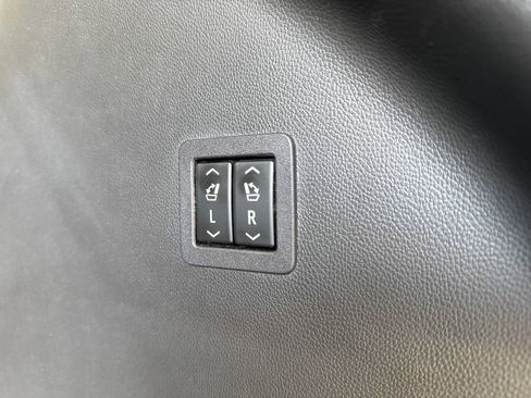 Used 2024 Buick Enclave Avenir image 40