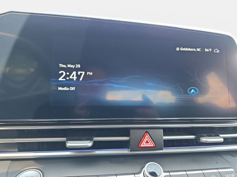 Used 2024 Hyundai Elantra SEL FWD image 21