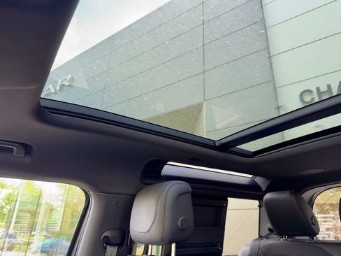 Used 2023 Land Rover Defender 90 Carpathian Edition image 18