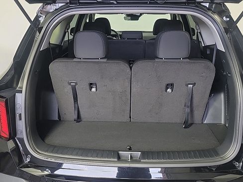 Used 2025 Kia Sorento LX FWD image 9