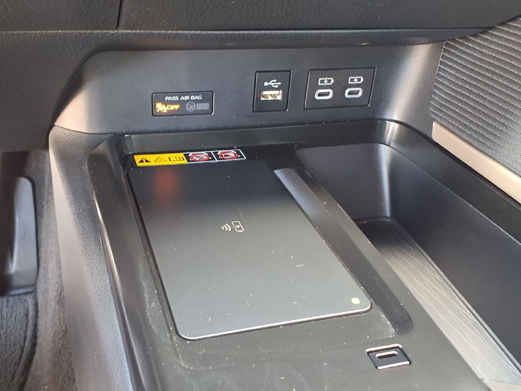 Used 2025 Toyota Camry SE w/ Convenience Package FWD image 29