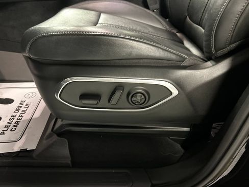 Used 2023 Jeep Wagoneer Series III w/ Preferred Equipment Group AWD/4WD image 13