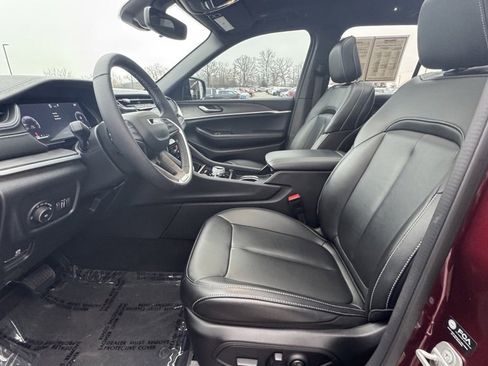 Used 2024 Jeep Grand Cherokee Limited image 19