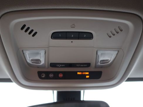 Used 2019 Chevrolet Traverse LT image 17