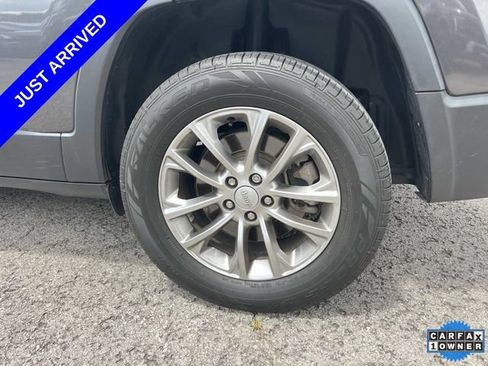 Used 2021 Jeep Cherokee Latitude Lux FWD image 12