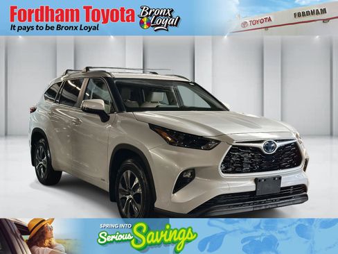 Used 2023 Toyota Highlander XLE AWD/4WD image 1