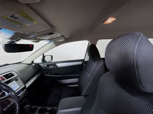 Used 2017 Subaru Outback 2.5i Premium image 11