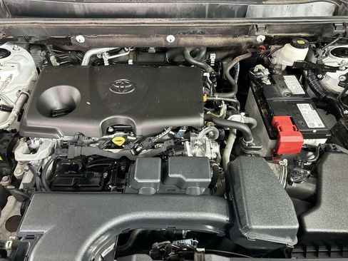 Used 2022 Toyota RAV4 XLE w/ Convenience Package FWD image 12