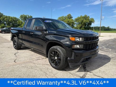 Used 2019 Chevrolet Silverado 1500 Custom w/ Custom Value Package AWD/4WD image 2