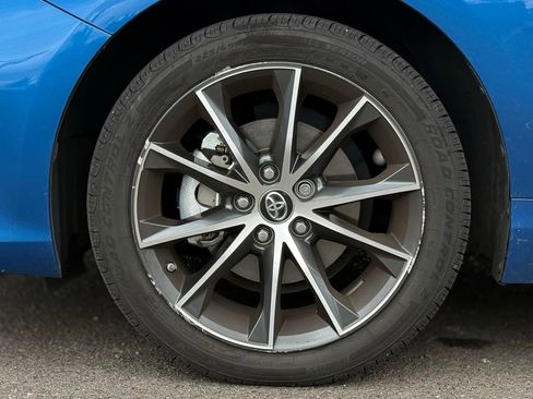 Used 2017 Toyota Camry XSE w/ Moonroof Package FWD image 9