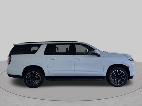 Used 2024 Chevrolet Suburban RST w/ Luxury Package AWD/4WD image 6